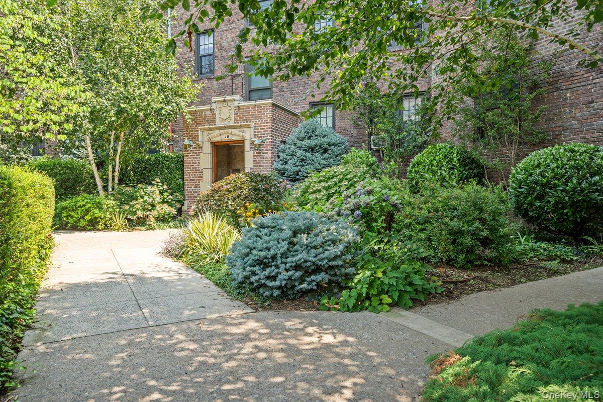 #1 photo, 525 W 238th Street, Bronx , NY 10463