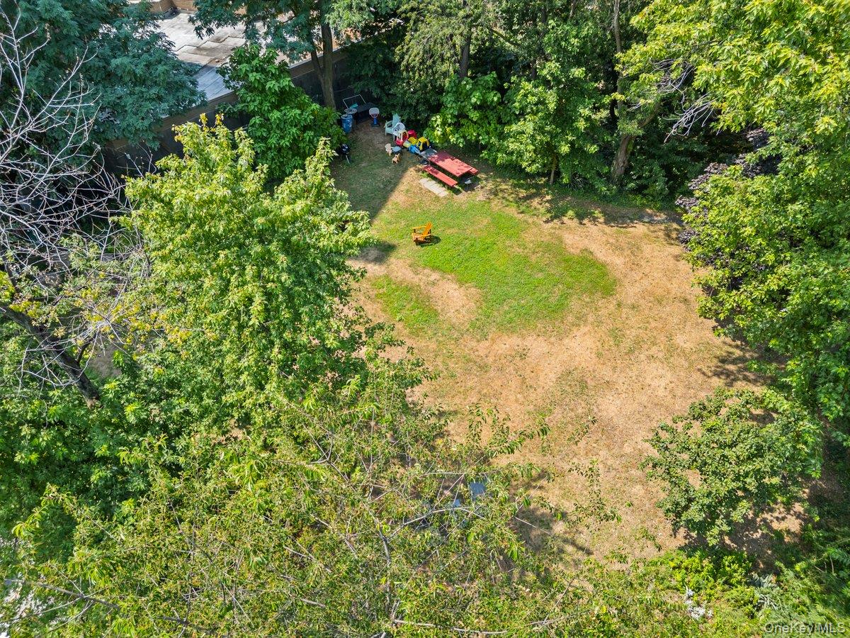 #18 photo, 525 W 238th Street, Bronx , NY 10463