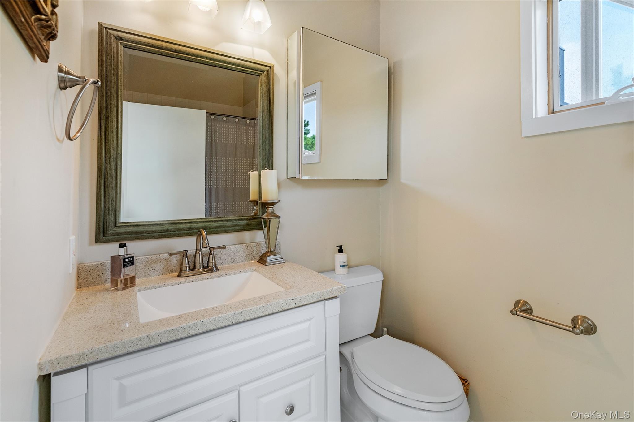 #12 photo, 49 Gilberts Path, सफ़ोक काउंटी Amagansett , NY 11930