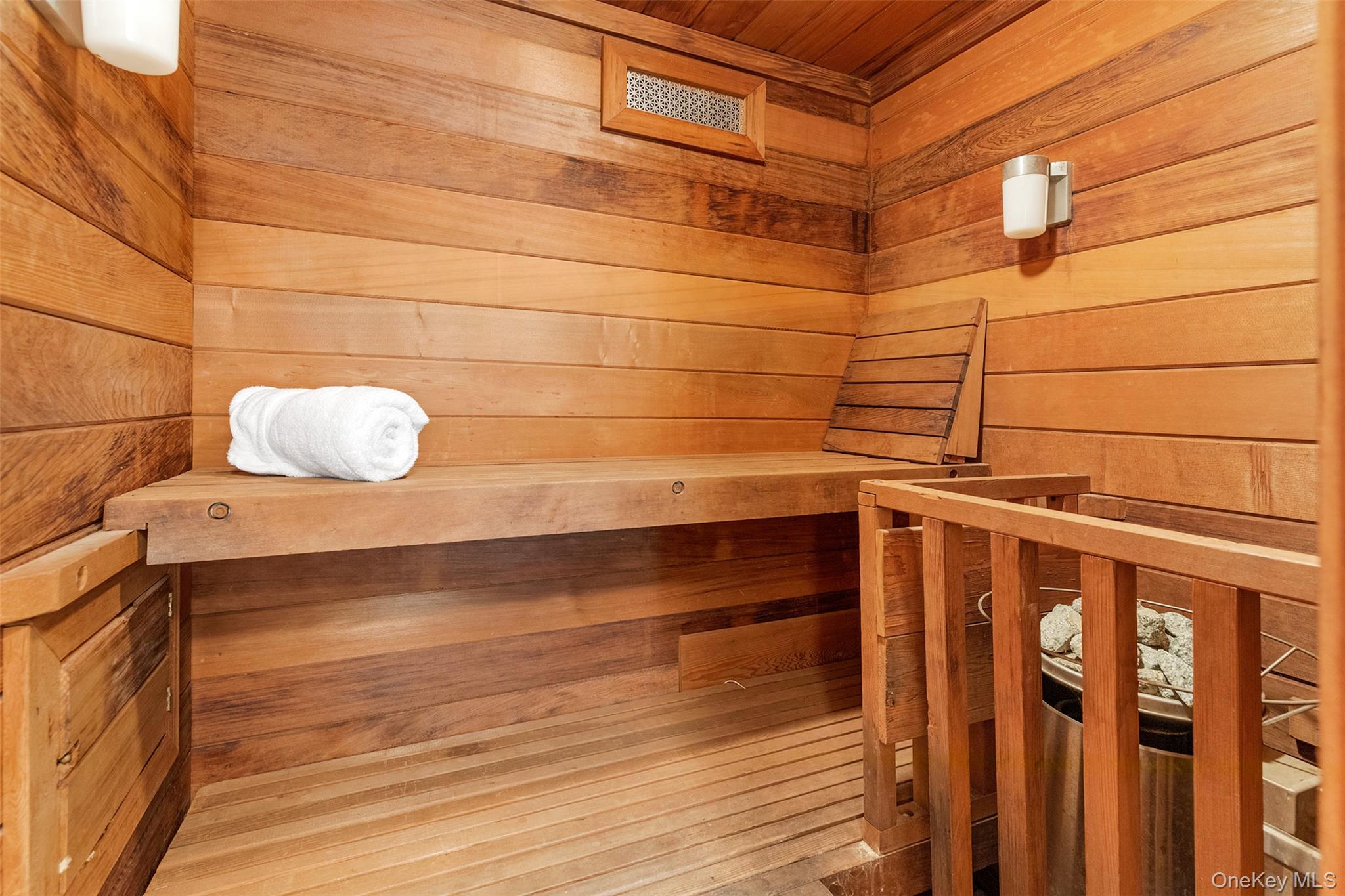 #16 photo, 49 Gilberts Path, सफ़ोक काउंटी Amagansett , NY 11930