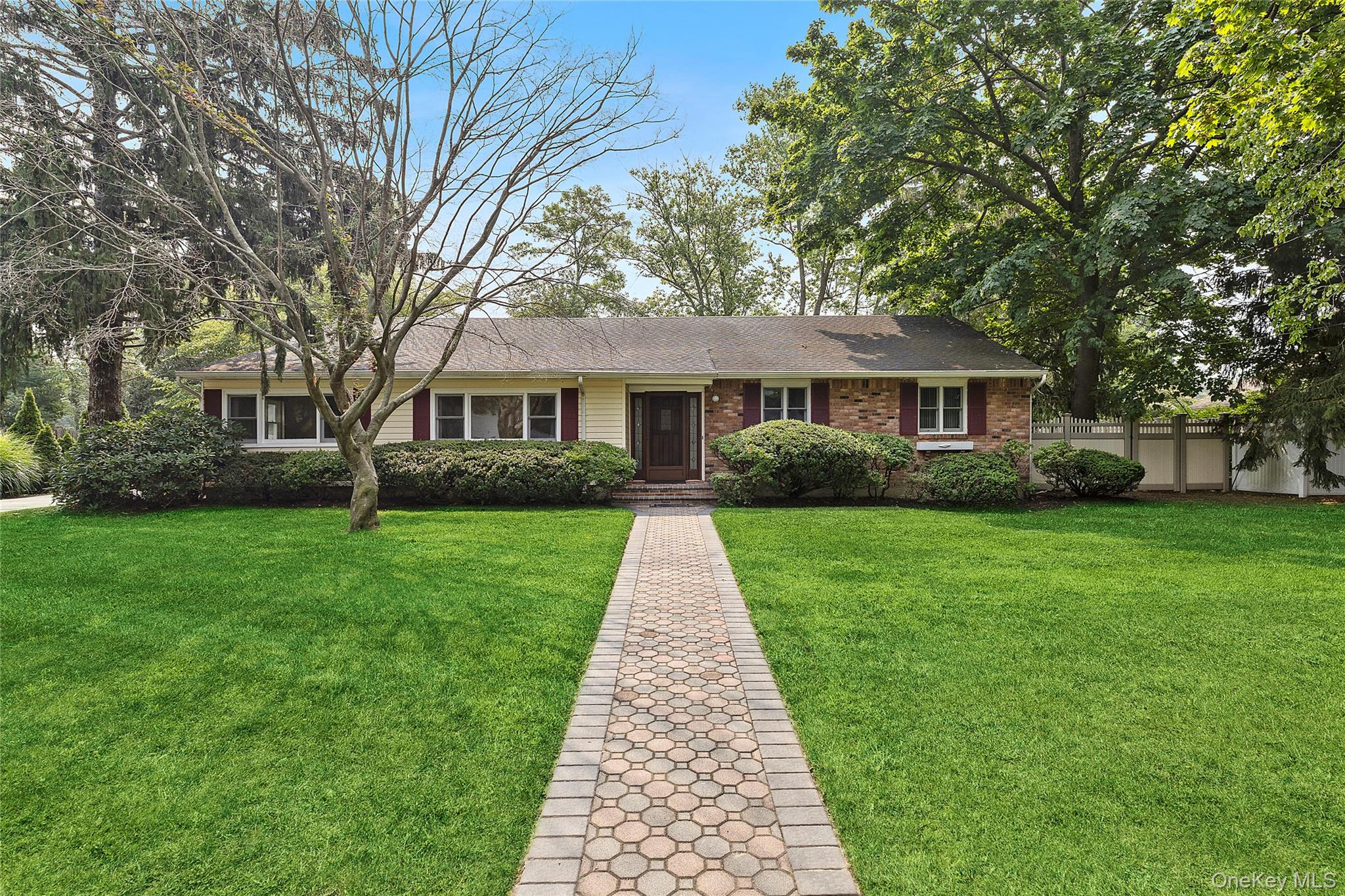 #1 photo, 4 Linda Street, 东长岛 Port Jefferson Station , NY 11776