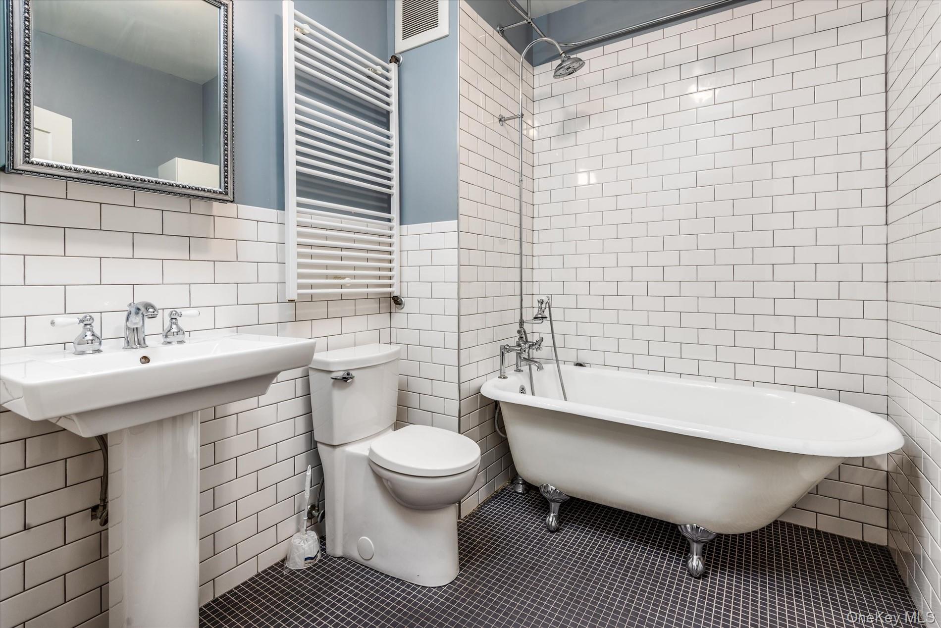 #13 photo, 26-19 14th Place, Astoria , NY 11102