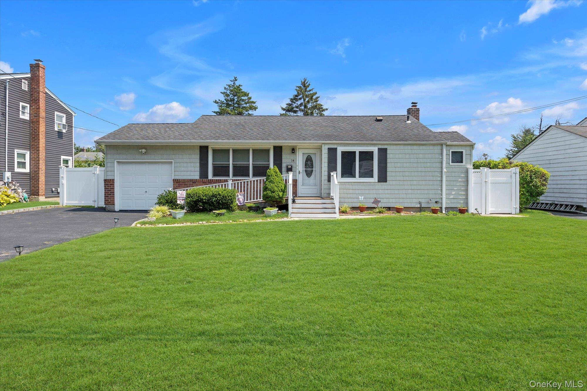 #1 photo, 14 Heath Lane, サフォーク郡 East Northport , NY 11731