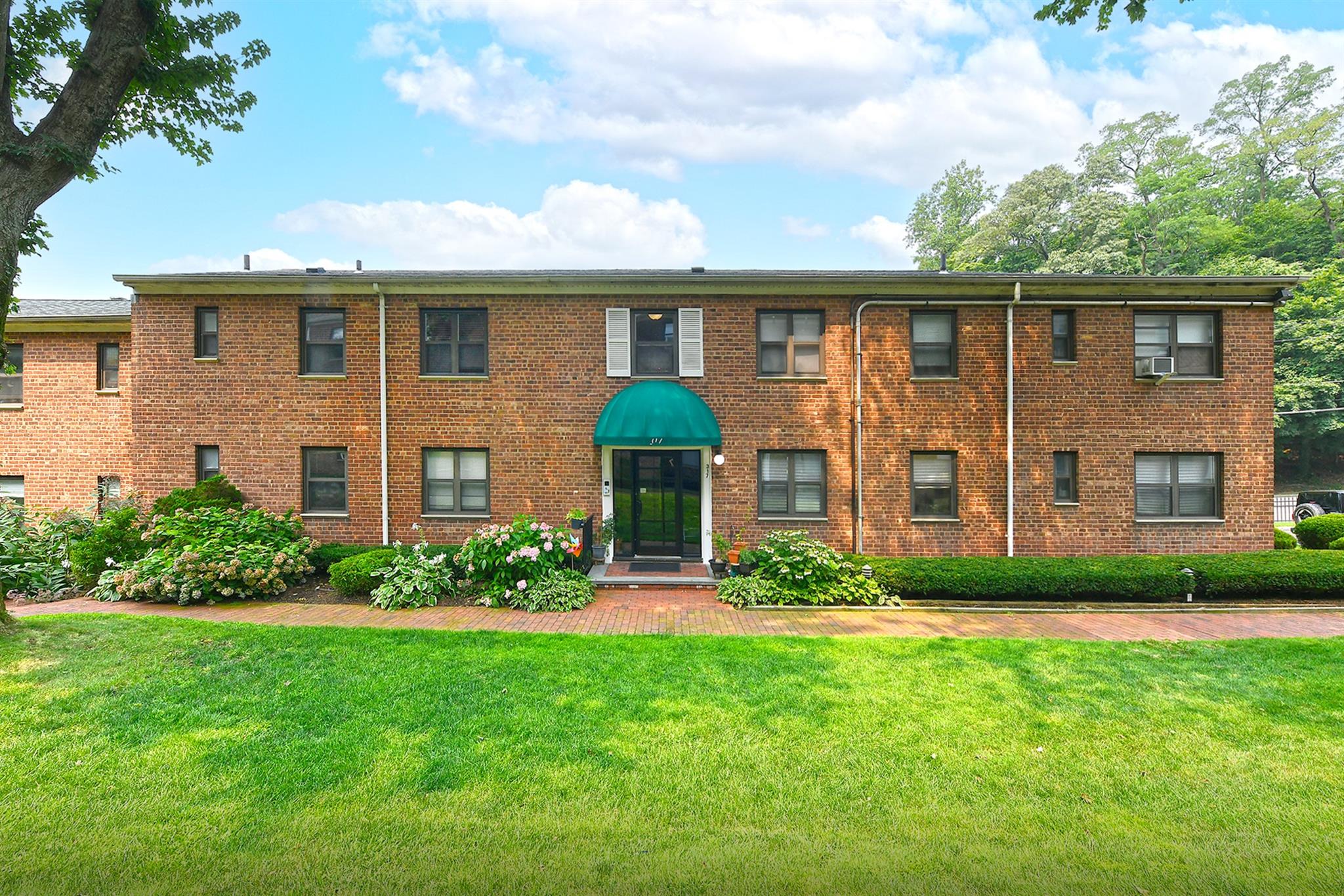 #2 photo, 317 Main Street, ナッソー郡 Roslyn Heights , NY 11576