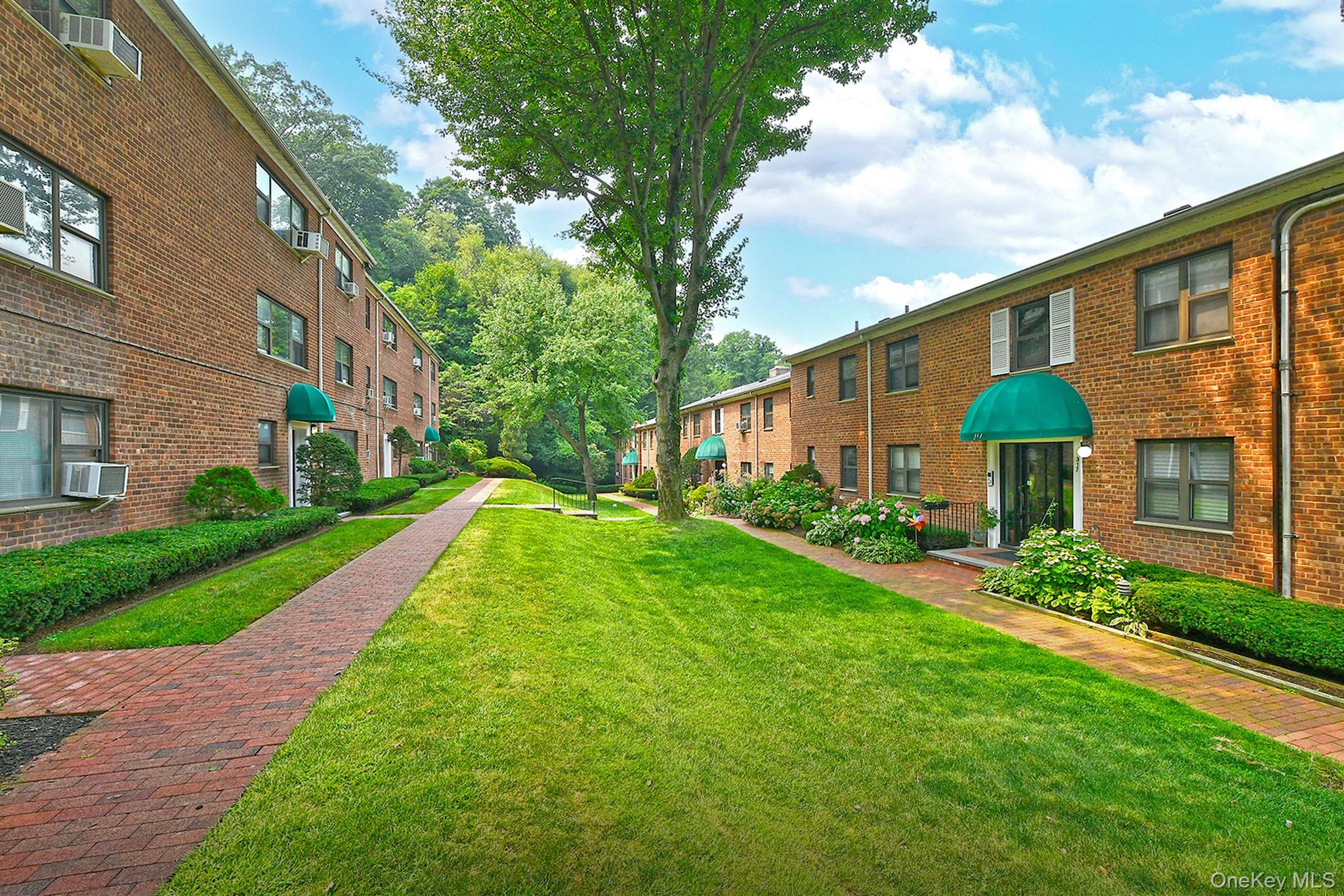 #3 photo, 317 Main Street, ナッソー郡 Roslyn Heights , NY 11576