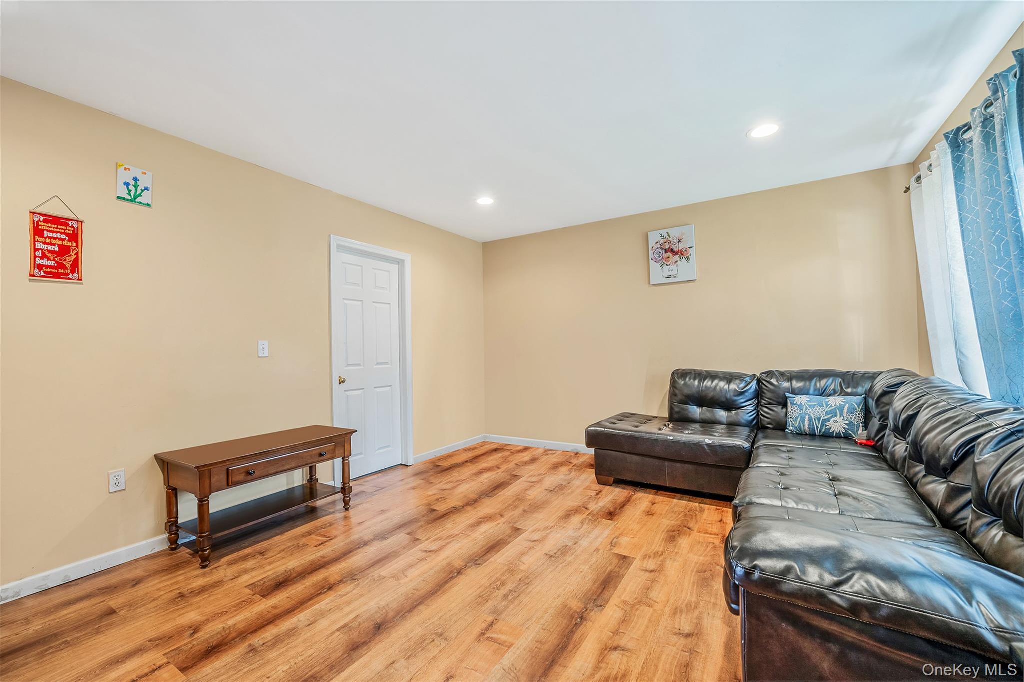 #3 photo, 905 Doane Avenue, Bellport , NY 11713