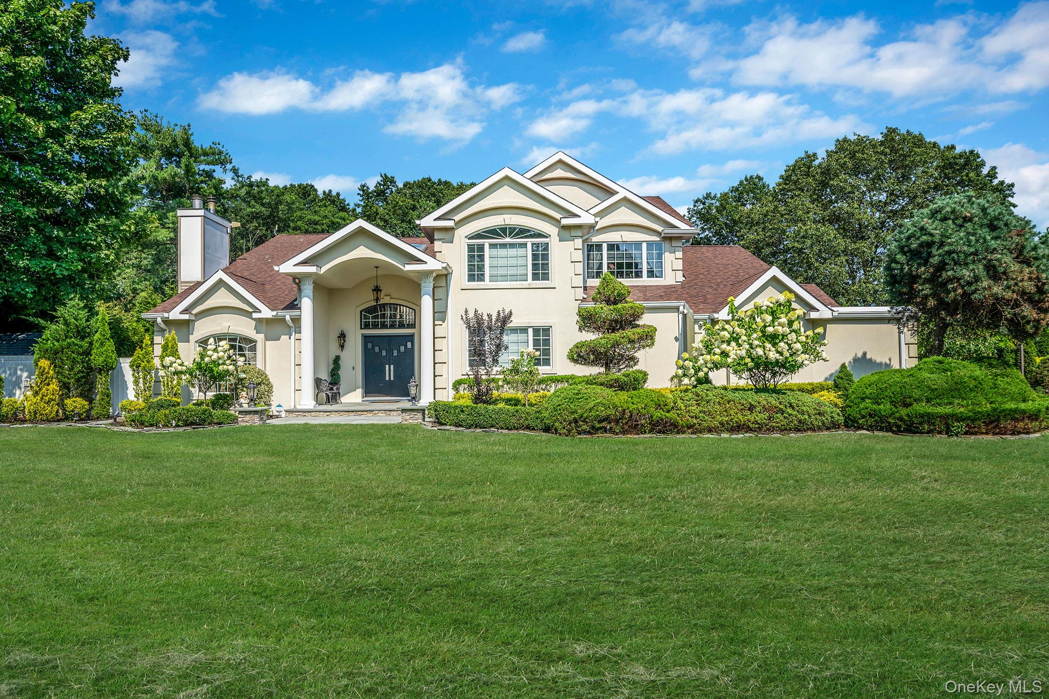 #1 photo, 14 Arrowood Drive, サフォーク郡 Saint James , NY 11780