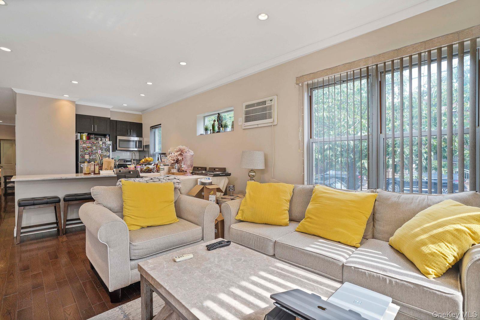 #12 photo, 70-49 66th Place, クイーンズ区 Glendale , NY 11385