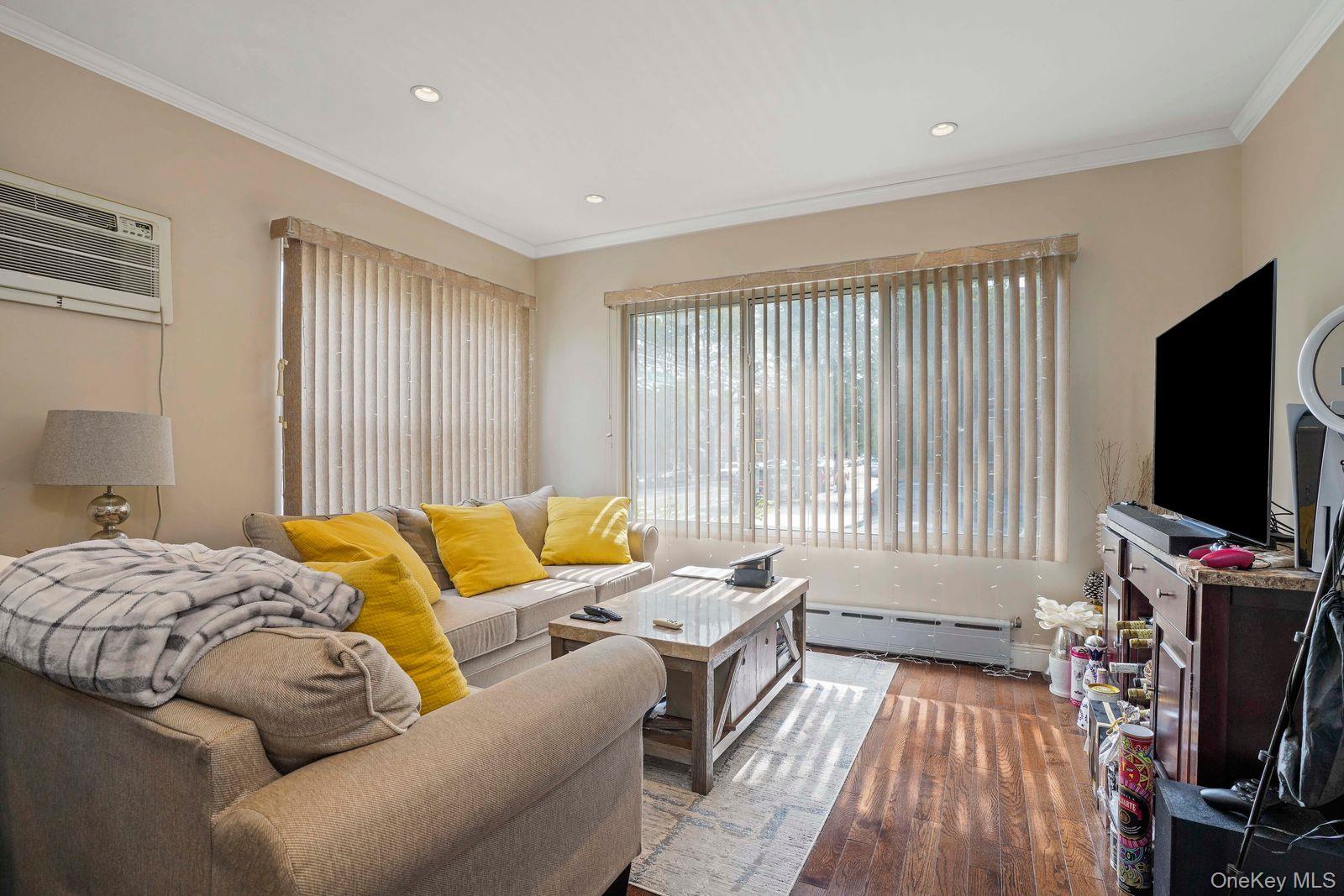 #14 photo, 70-49 66th Place, クイーンズ区 Glendale , NY 11385