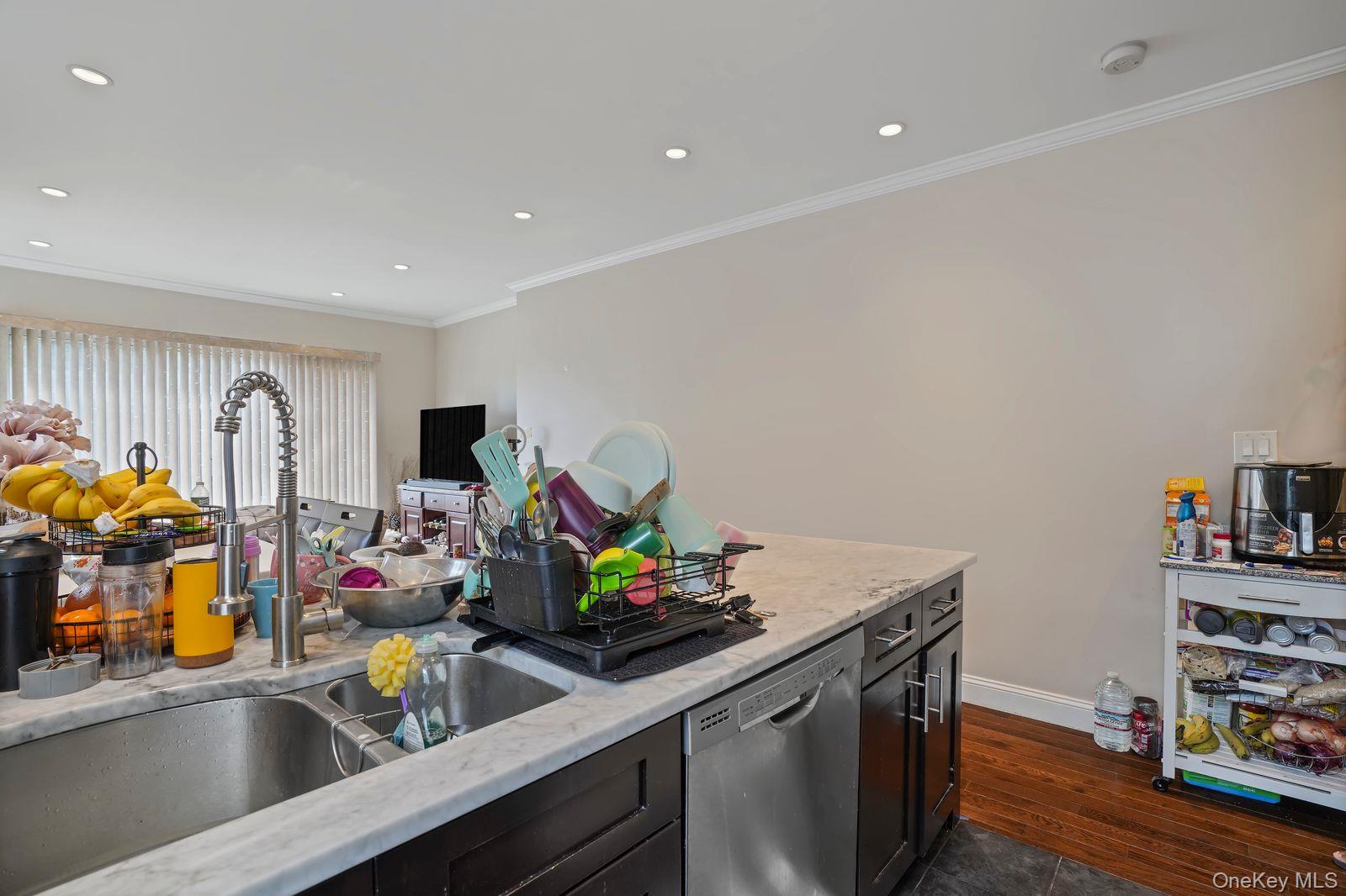 #8 photo, 70-49 66th Place, クイーンズ区 Glendale , NY 11385