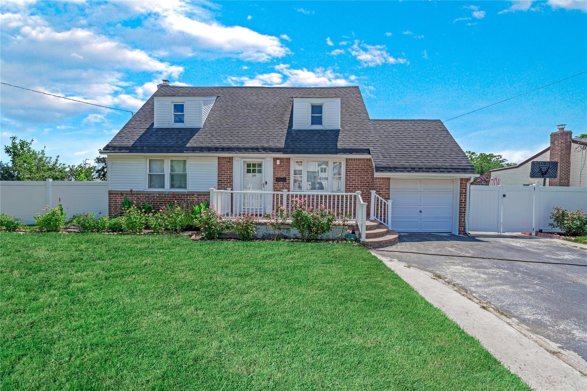 #1 photo, 199 Guildford Court, ناسو West Hempstead , NY 11552