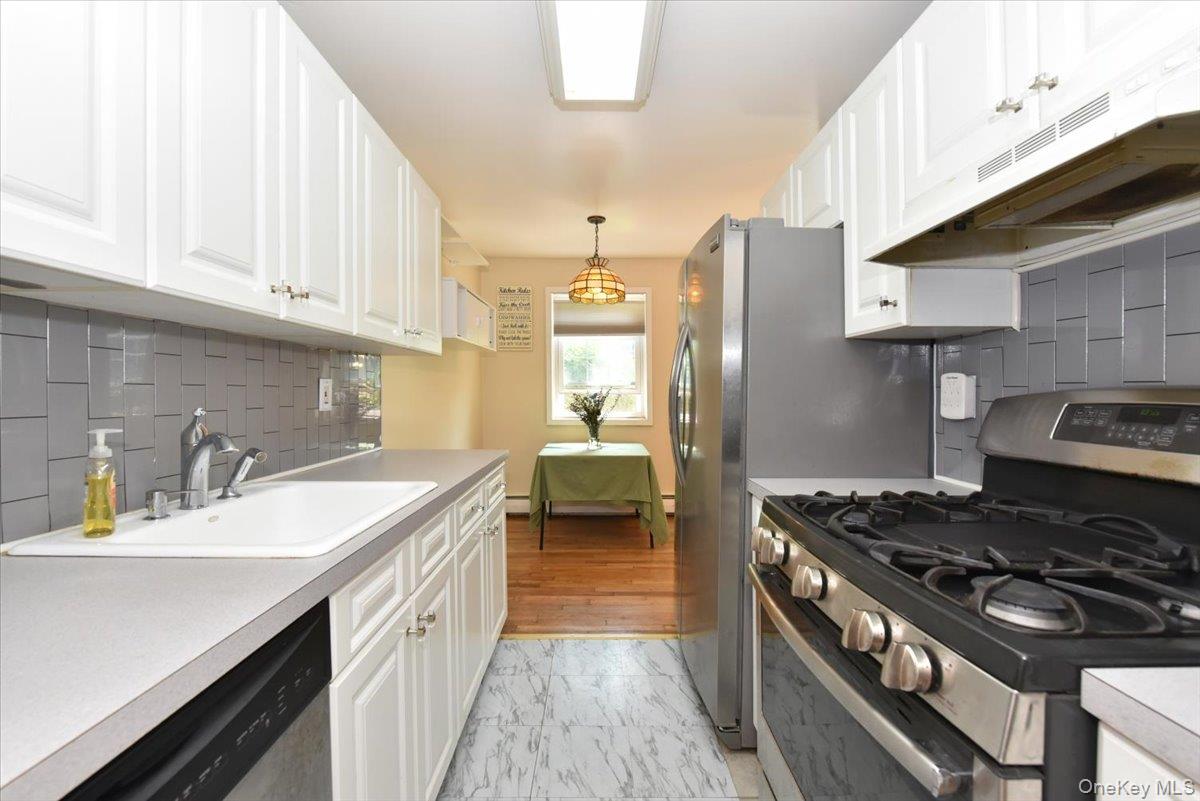 #10 photo, 295 Merrick Road, サフォーク郡 Amityville , NY 11701