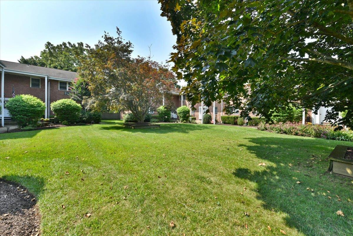 #3 photo, 295 Merrick Road, サフォーク郡 Amityville , NY 11701