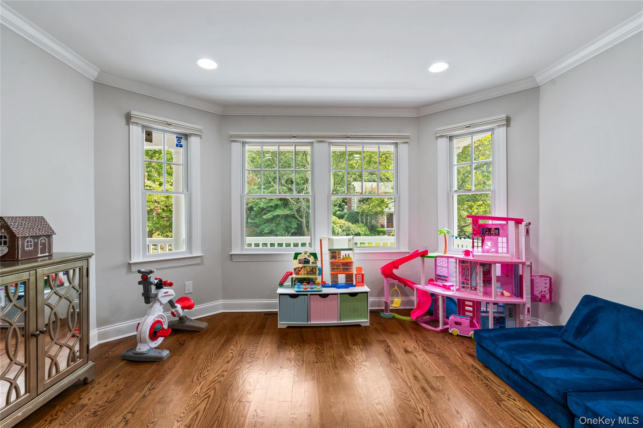 #12 photo, 10 Northwood Circle, Huntington , NY 11743