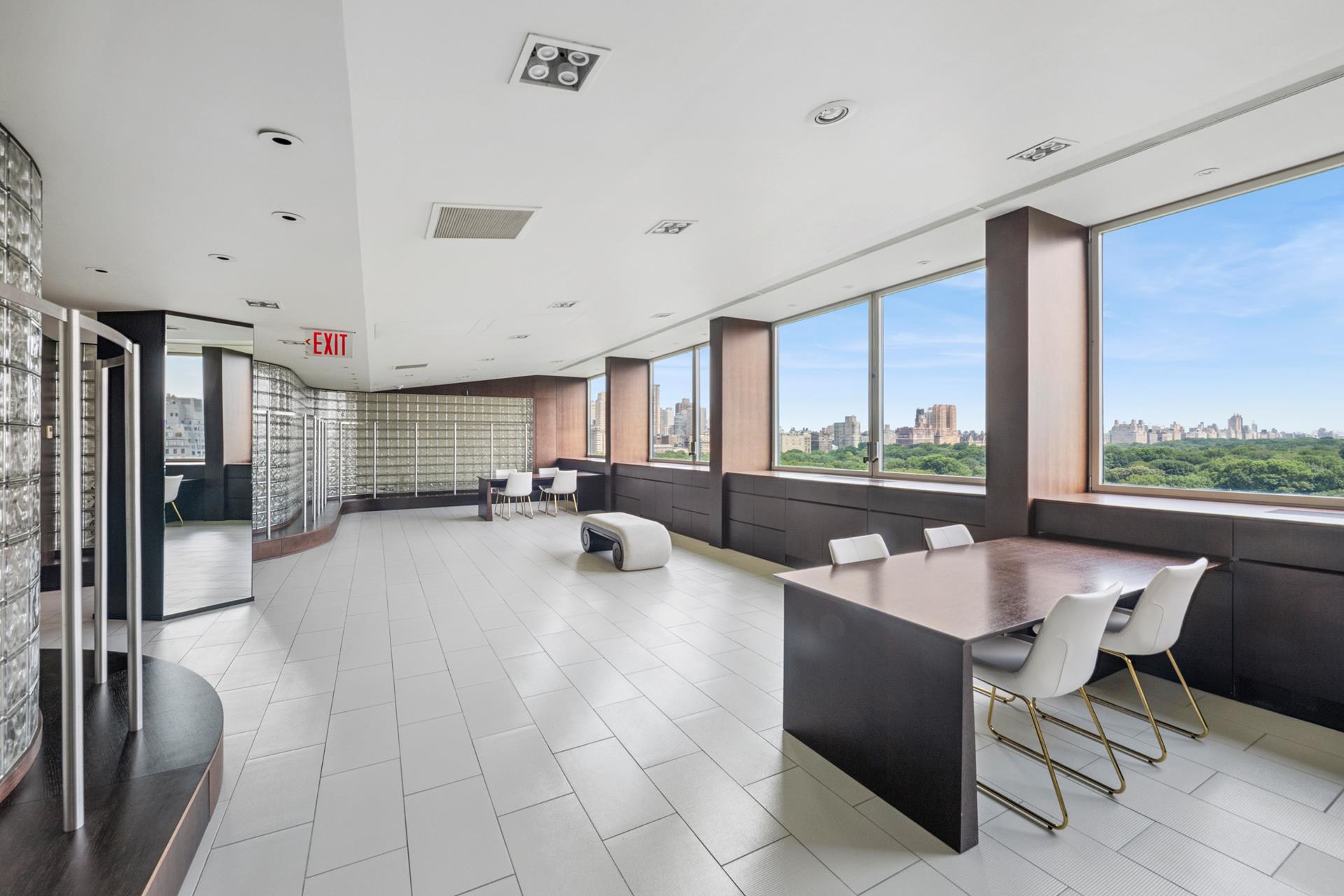 #4 photo, 30 CENTRAL Park S, マンハッタン Central Park South , NY 10019