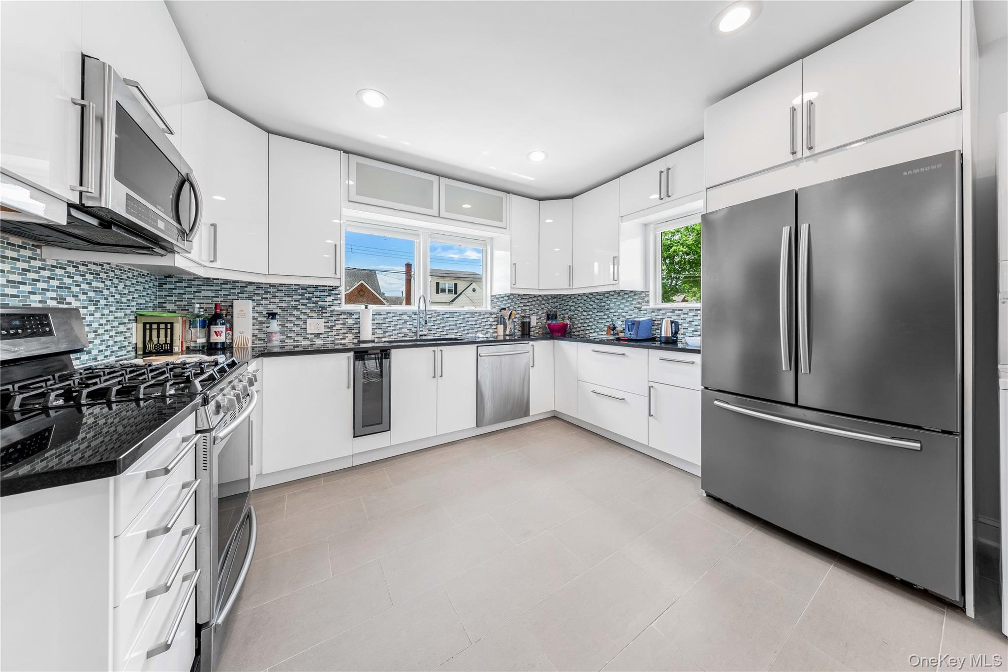 #1 photo, 1066 Russell Street, 长岛 Franklin Square , NY 11010