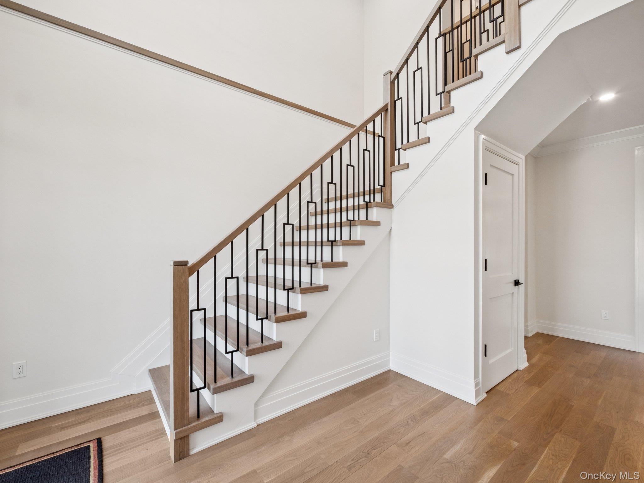 #11 photo, 2 Arthur Place, Woodbury , NY 11797