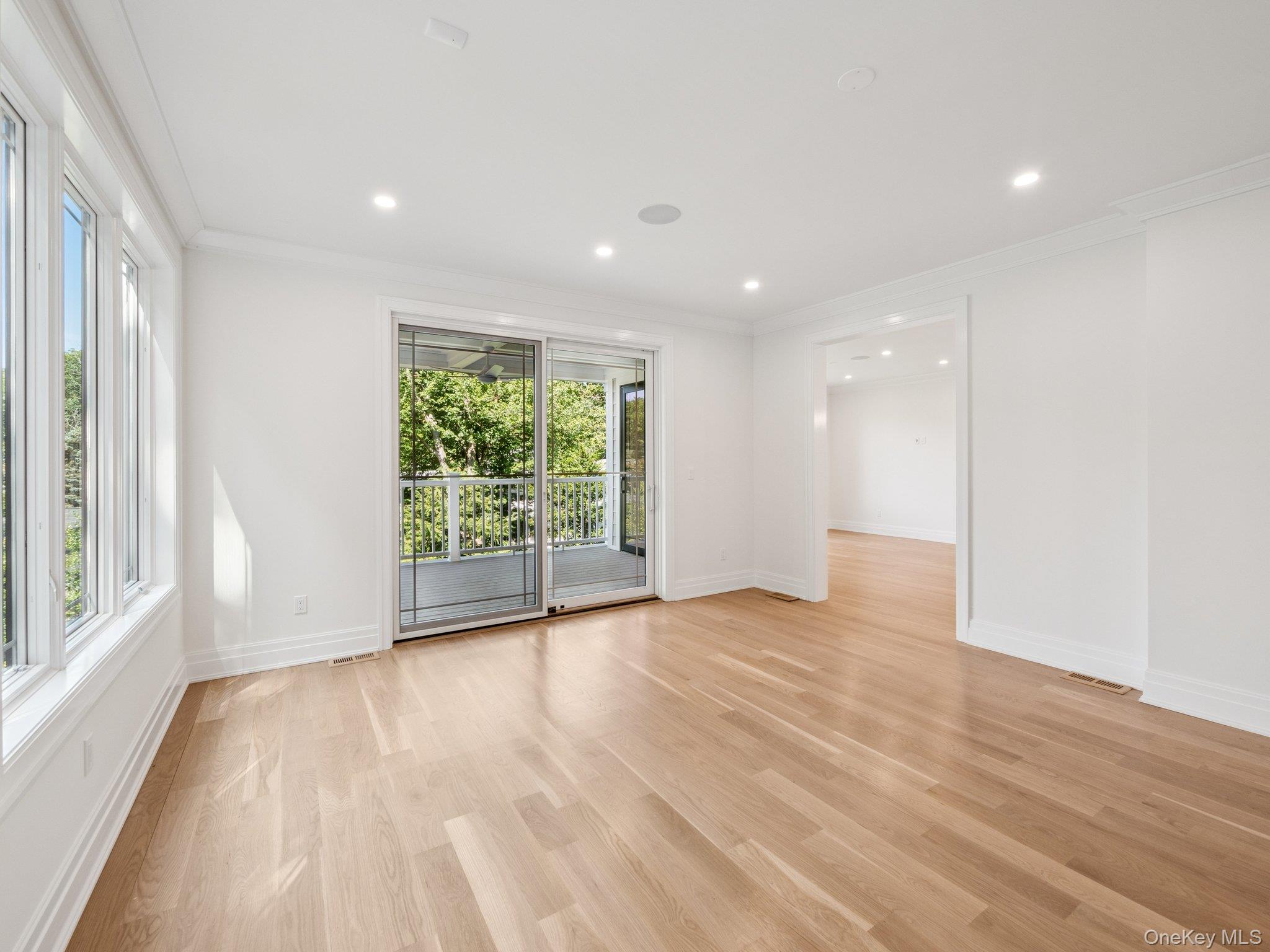 #15 photo, 2 Arthur Place, Woodbury , NY 11797