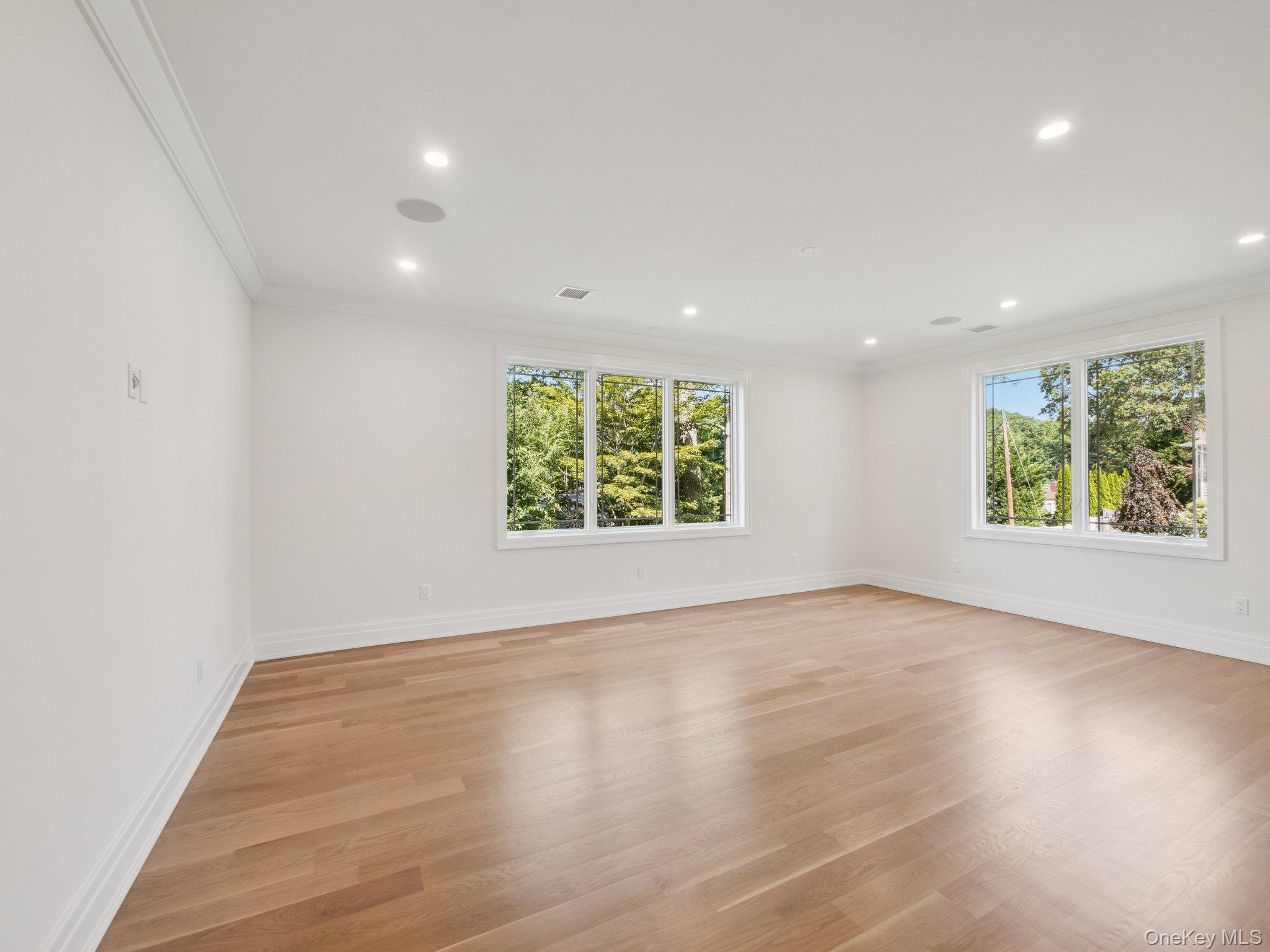 #18 photo, 2 Arthur Place, Woodbury , NY 11797