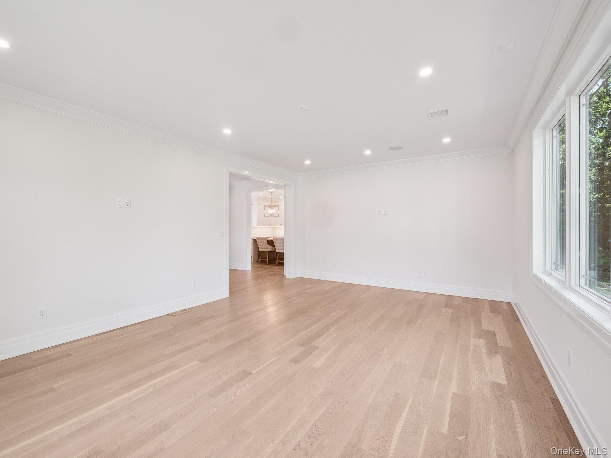 #20 photo, 2 Arthur Place, Woodbury , NY 11797