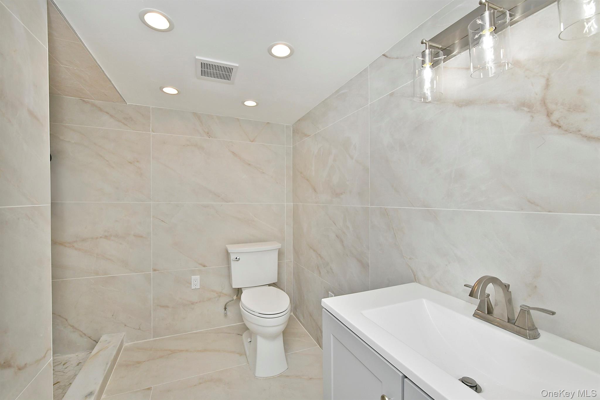 #11 photo, 5 Shadywood Court, サフォーク郡 Huntington , NY 11743