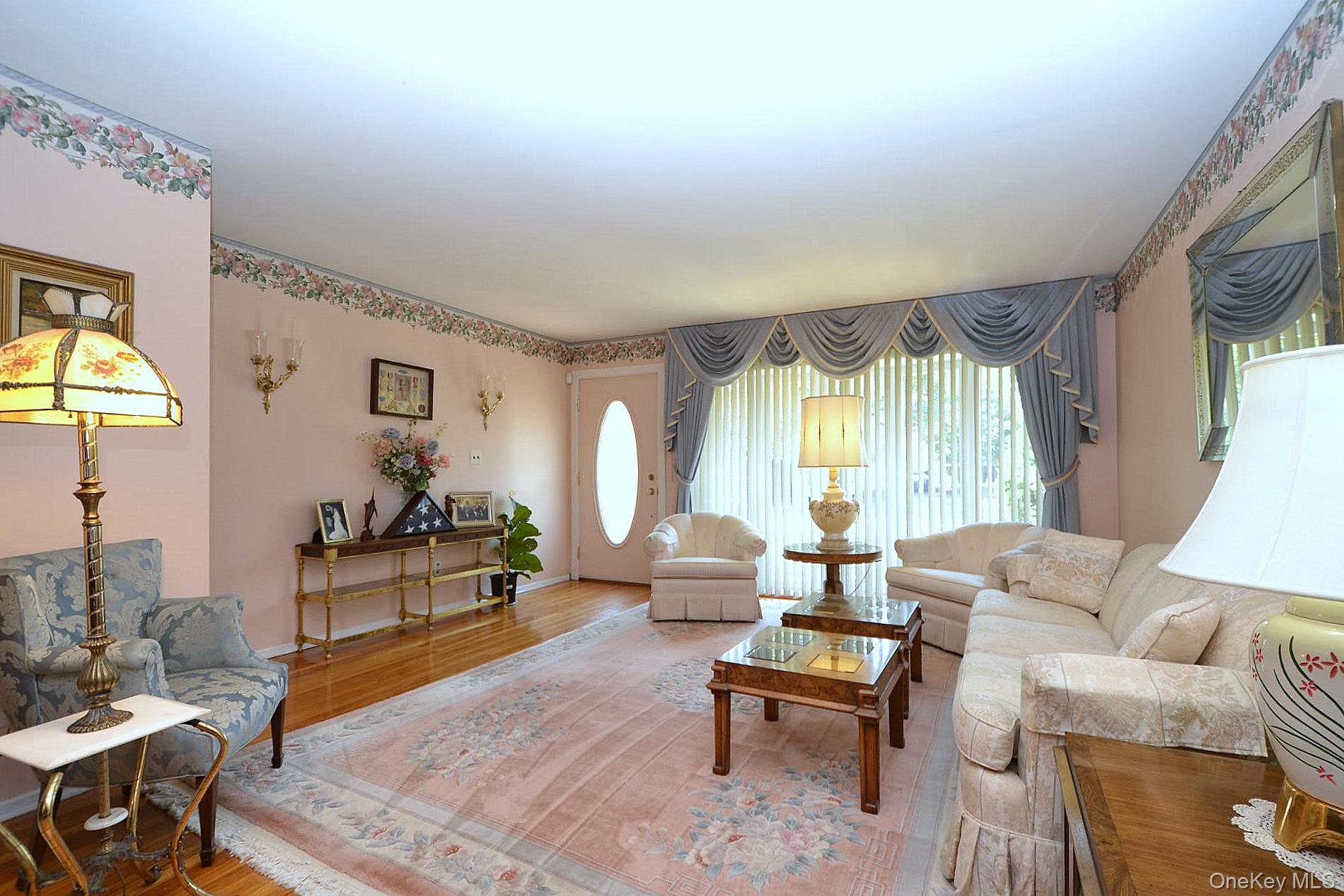 #9 photo, 348 Town Line Road, Commack , NY 11725