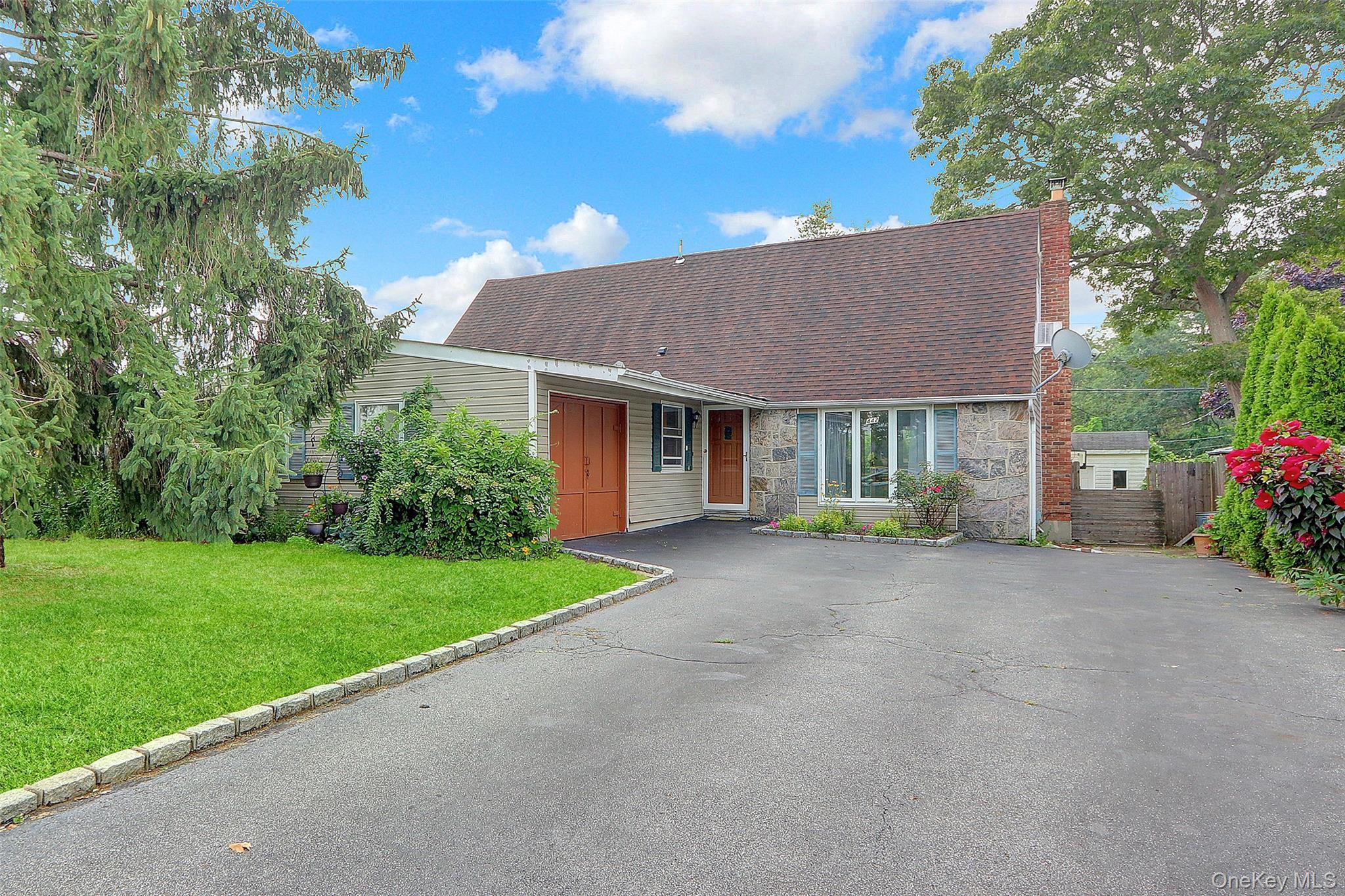 #1 photo, 442 Hawkins Road, सफ़ोक काउंटी Selden , NY 11784