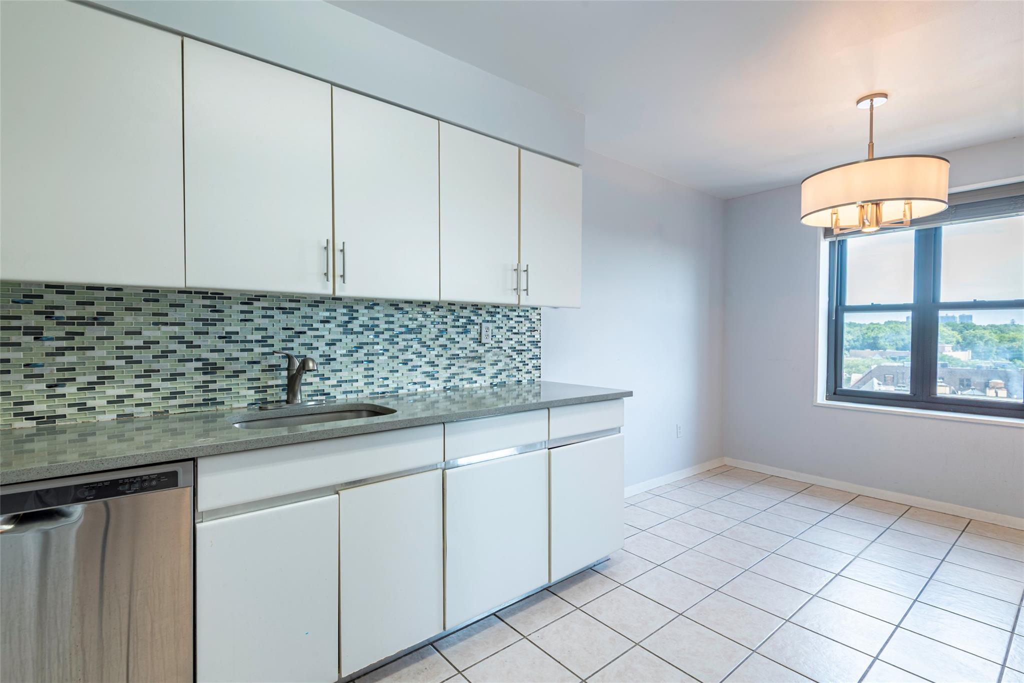 #12 photo, 12 Bond Street, ナッソー郡 Great Neck , NY 11021