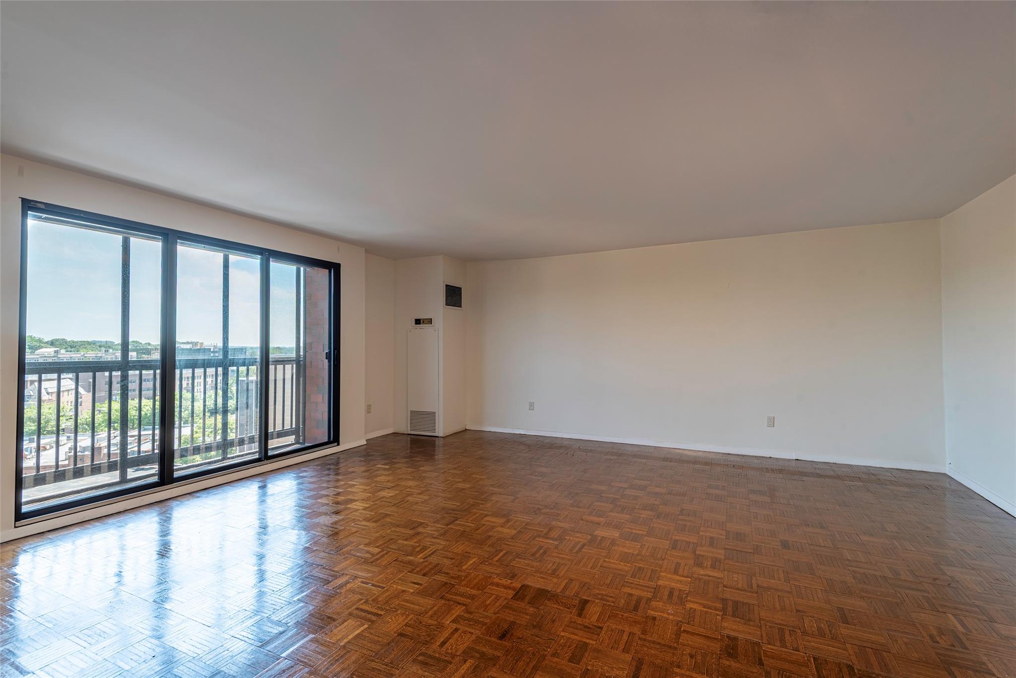 #7 photo, 12 Bond Street, ナッソー郡 Great Neck , NY 11021