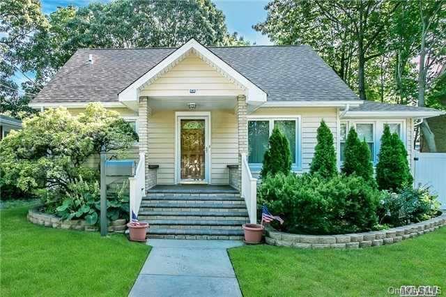 #1 photo, 2 Twain Street, North Baldwin , NY 11510