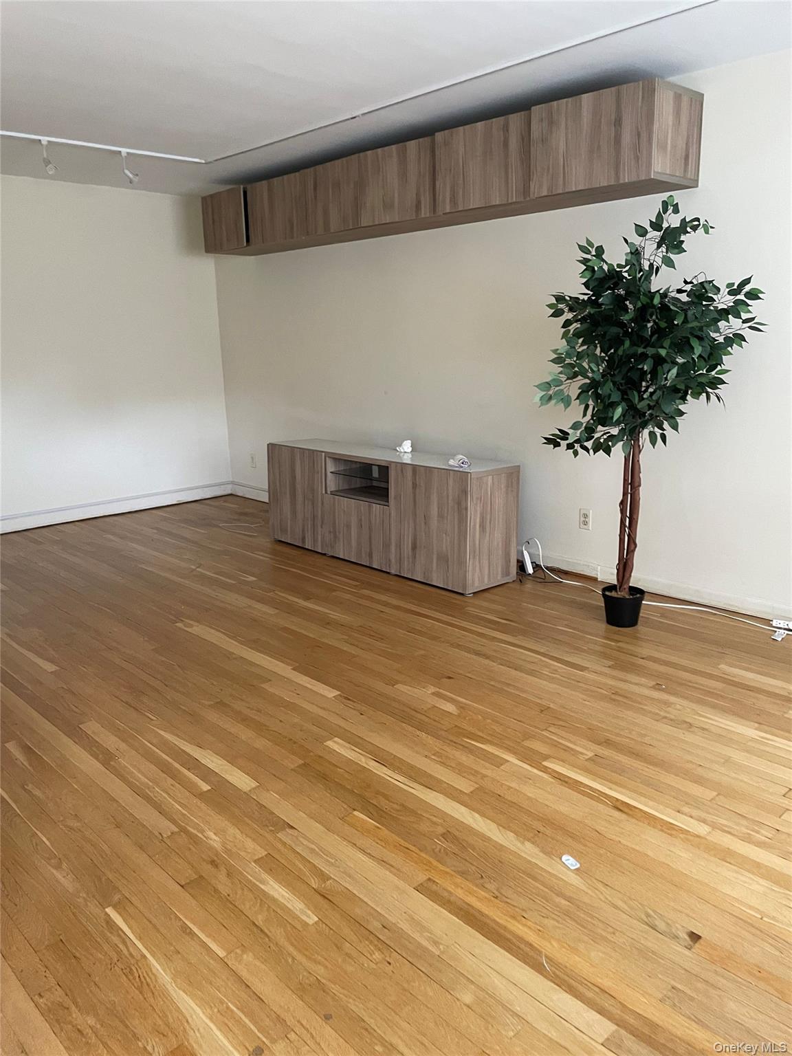 #10 photo, 1 Wooleys Lane, Great Neck , NY 11023