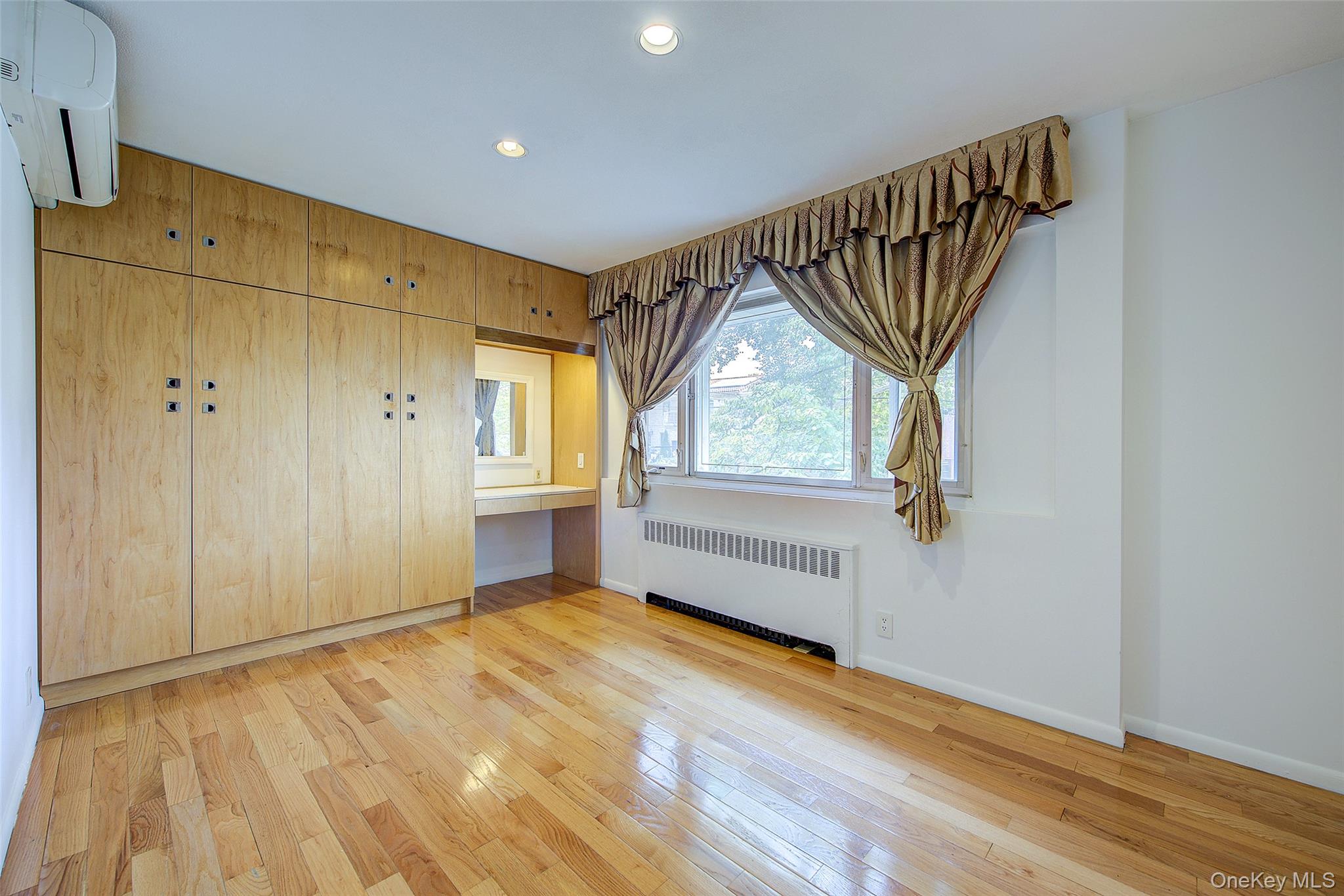 #11 photo, 249-35 51 Avenue, Little Neck , NY 11362