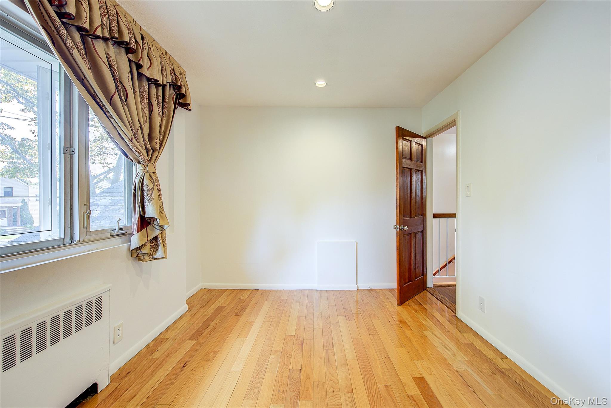 #12 photo, 249-35 51 Avenue, Little Neck , NY 11362