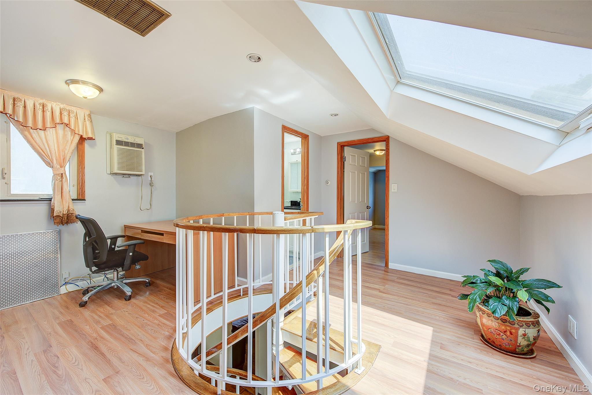 #16 photo, 249-35 51 Avenue, Little Neck , NY 11362