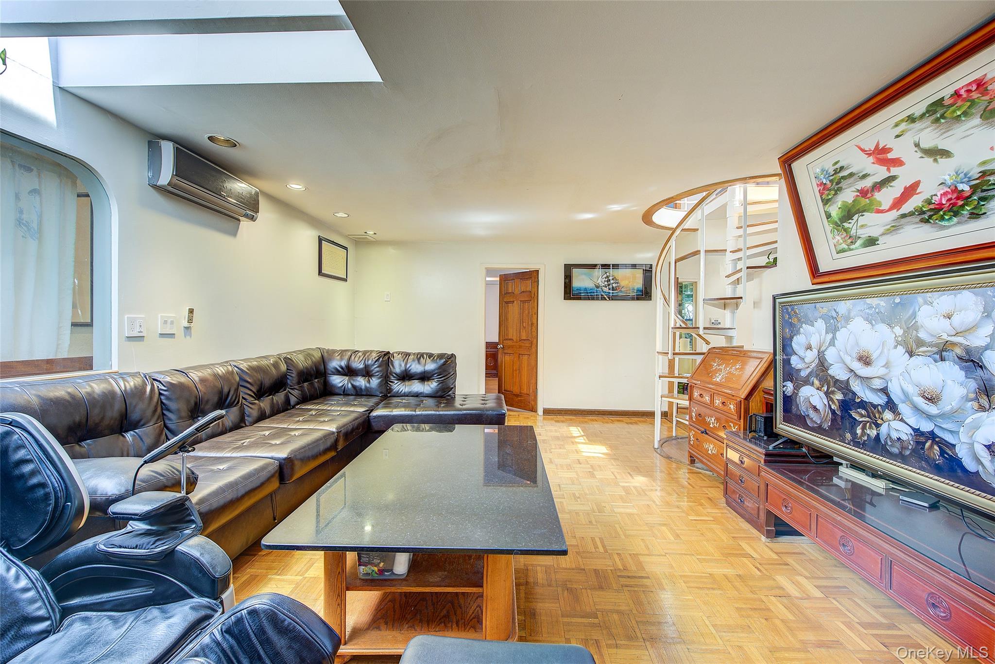 #2 photo, 249-35 51 Avenue, Little Neck , NY 11362