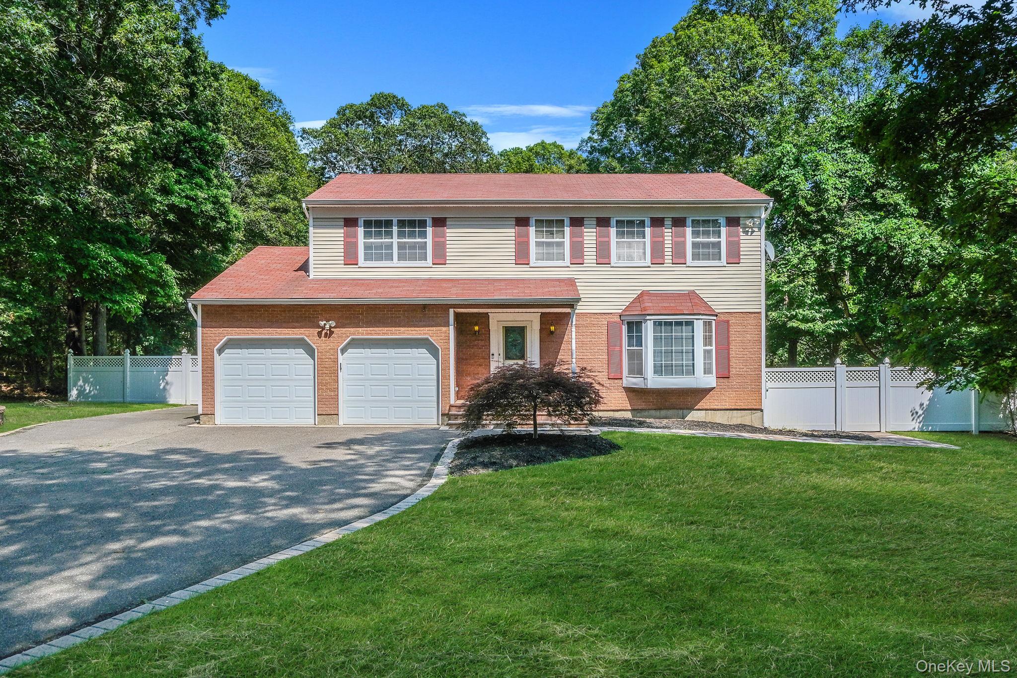 #1 photo, 125 W Bartlett Road, Middle Island , NY 11953