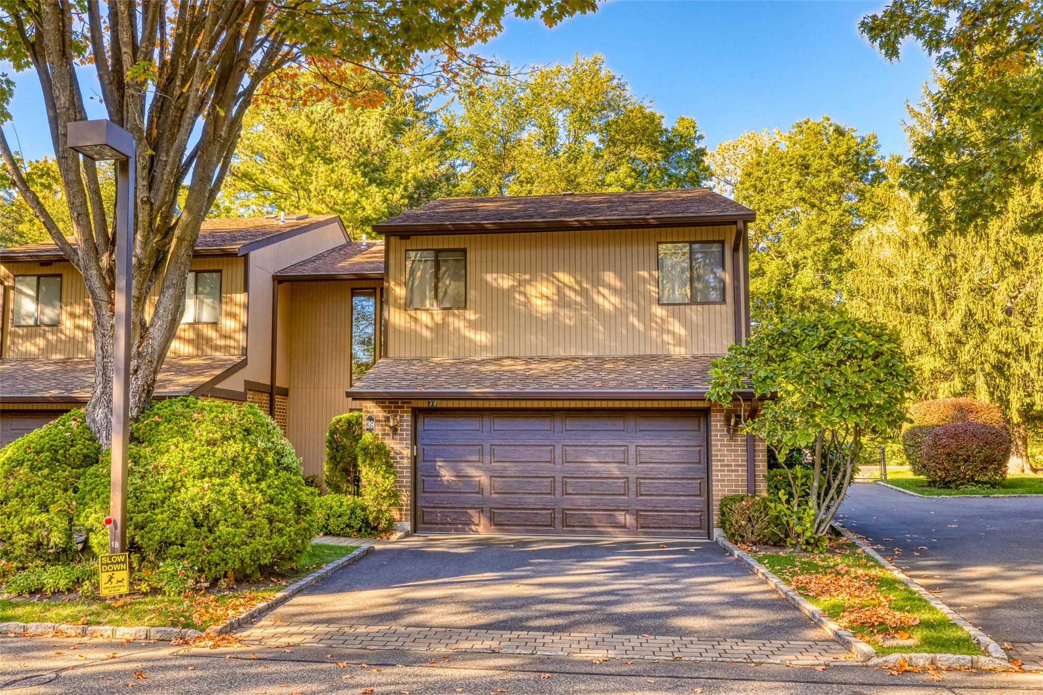 #1 photo, 39 Wimbledon Drive, नासाउ काउंटी Roslyn , NY 11576