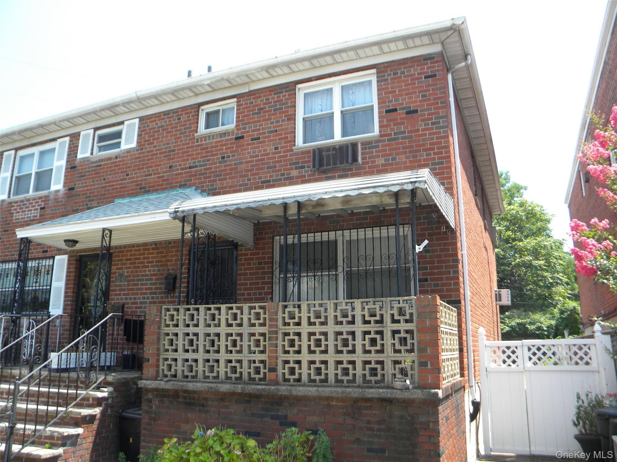 #1 photo, 2549 49th Street, كوينز Astoria , NY 11103