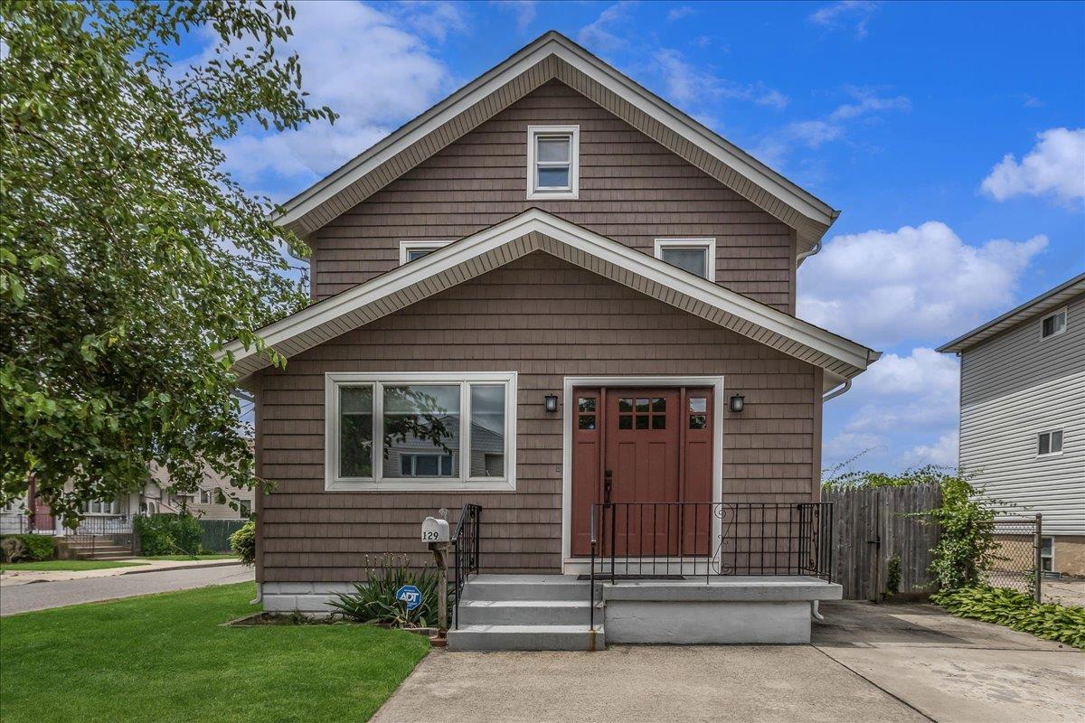 #1 photo, 129 Elizabeth Street, ناسو Farmingdale , NY 11735