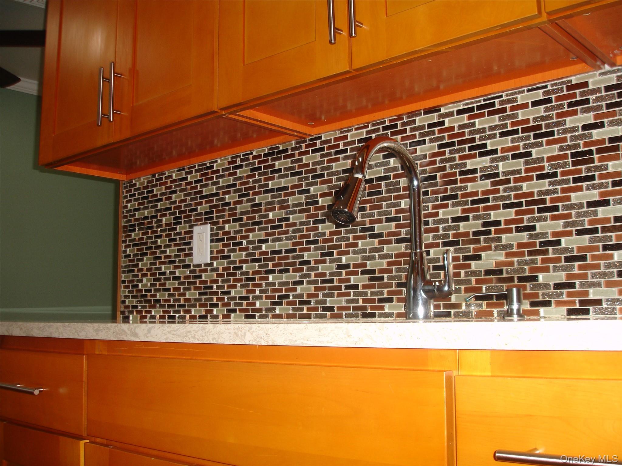 #4 photo, 253 Frederick Avenue, Floral Park , NY 11001