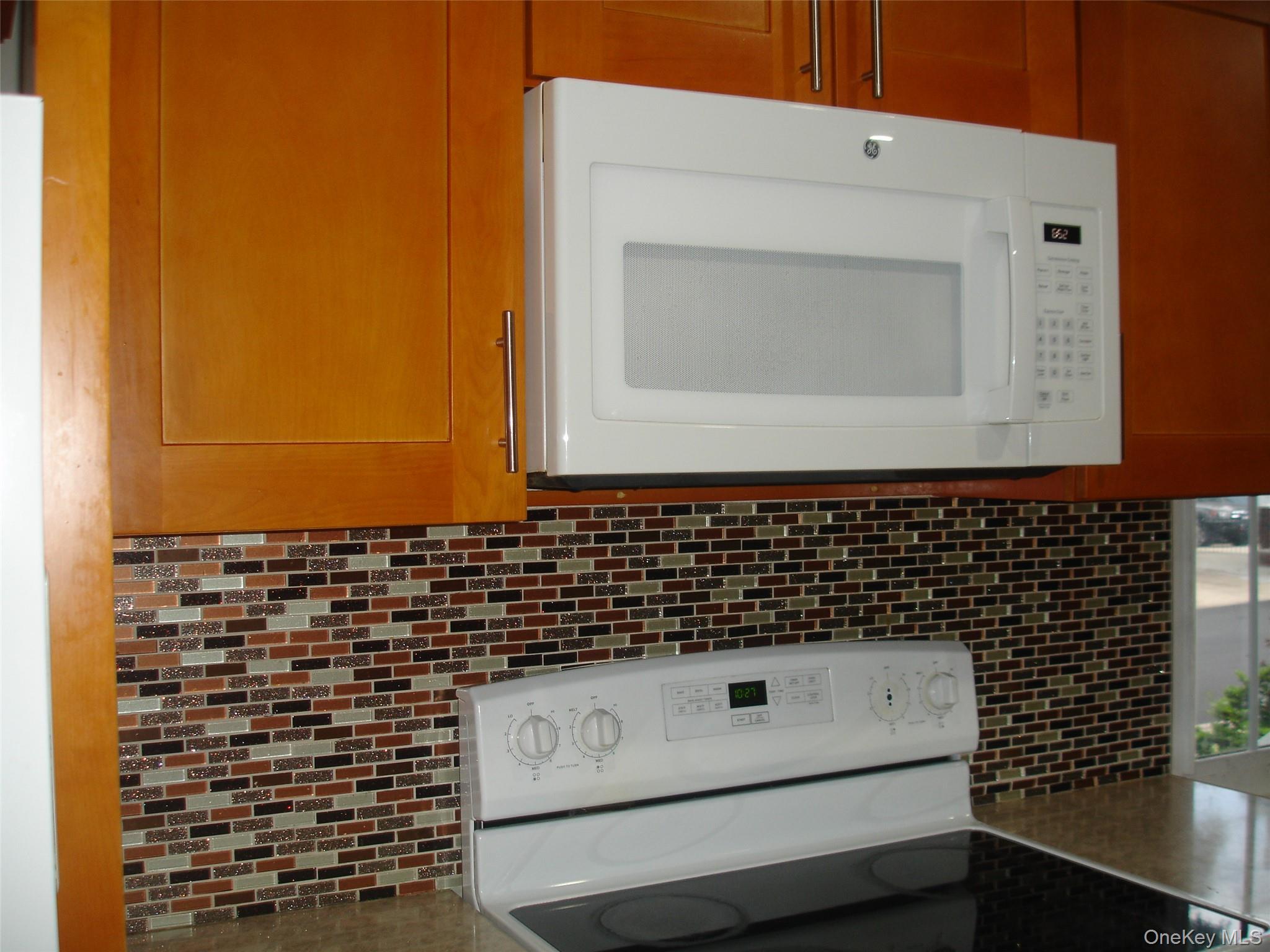 #5 photo, 253 Frederick Avenue, Floral Park , NY 11001