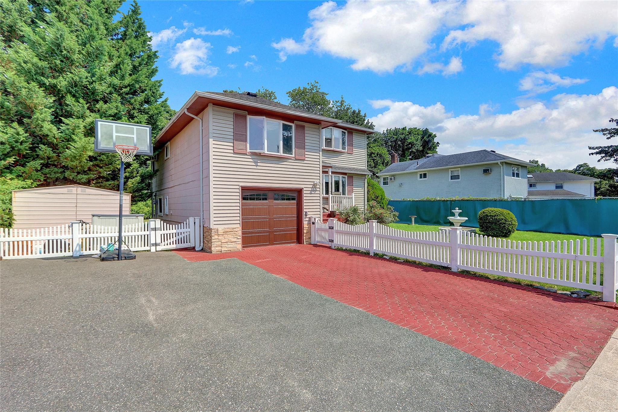 #3 photo, 57 Elizabeth Drive, ناسو Bethpage , NY 11714