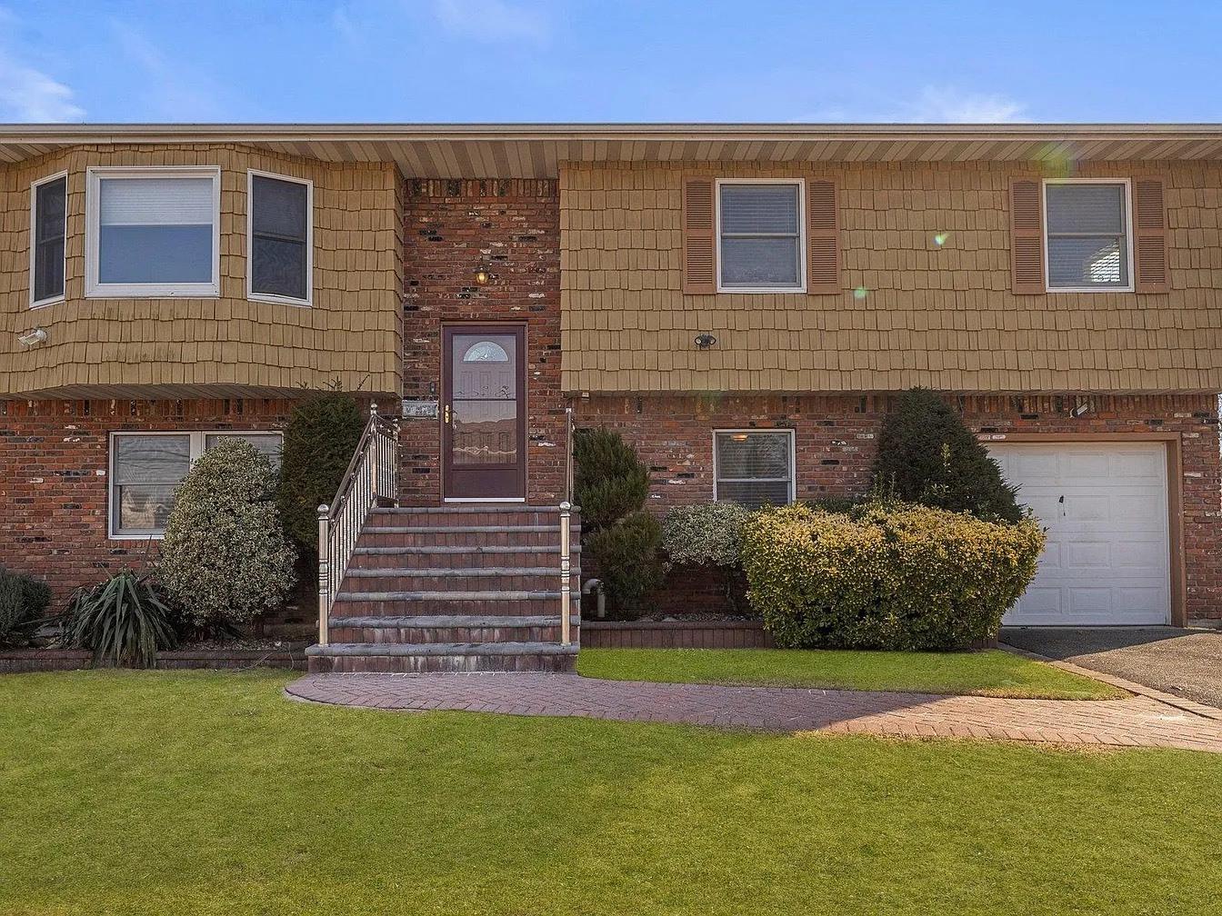 #1 photo, 56 Easton Avenue, サフォーク郡 North Babylon , NY 11703