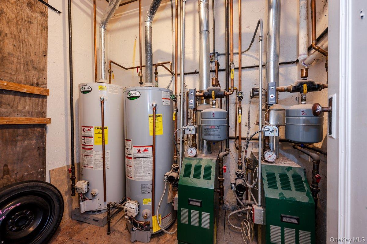 #19 photo, 1861 Hering Avenue, Bronx , NY 10461