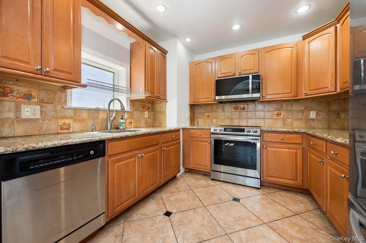 #6 photo, 1861 Hering Avenue, Bronx , NY 10461