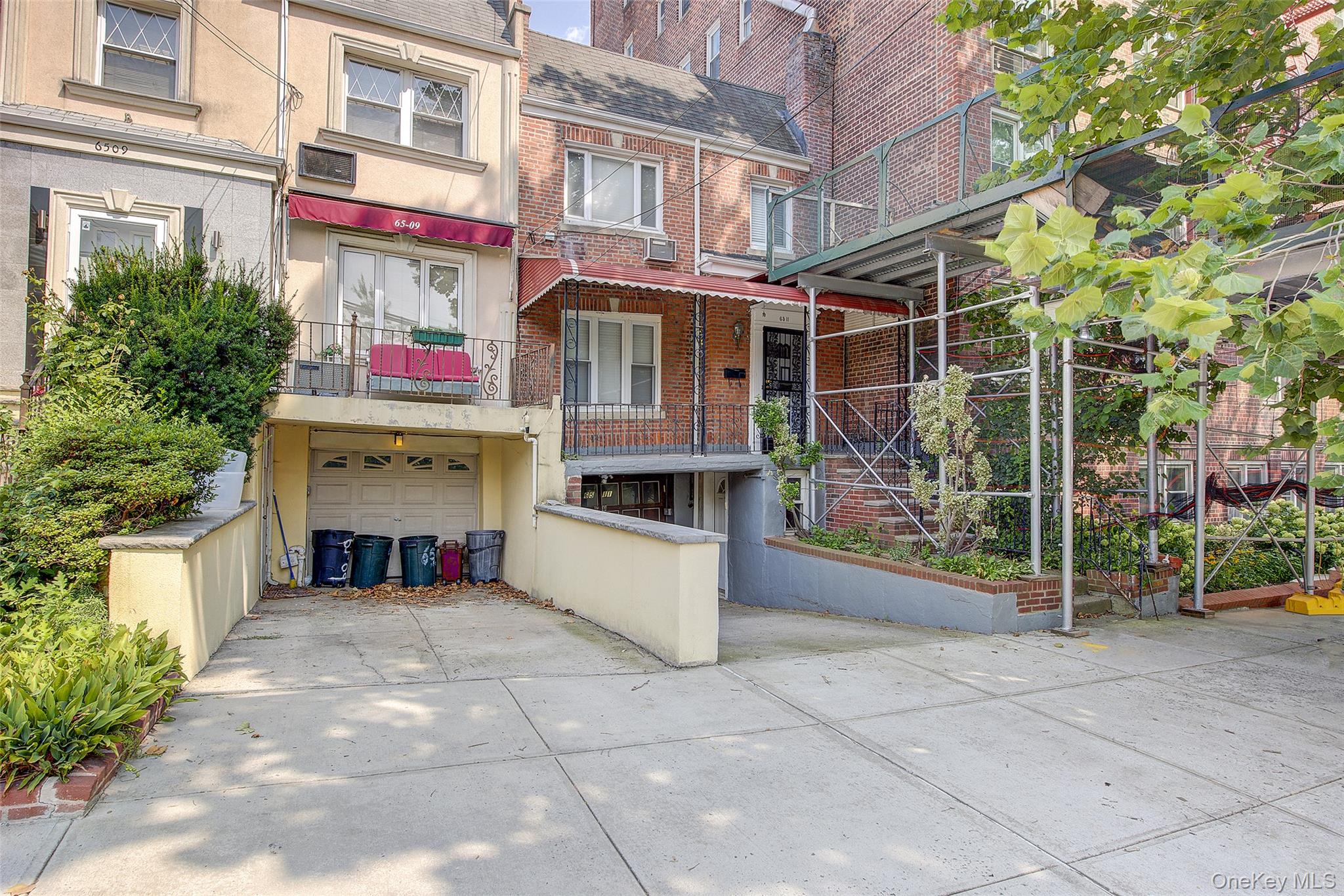 #1 photo, 65-11 Alderton Street, कुईंस Rego Park , NY 11374