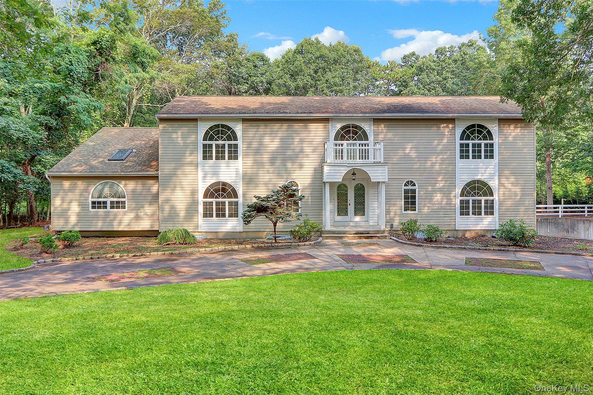 #1 photo, 4 Doe Run, Manorville , NY 11949