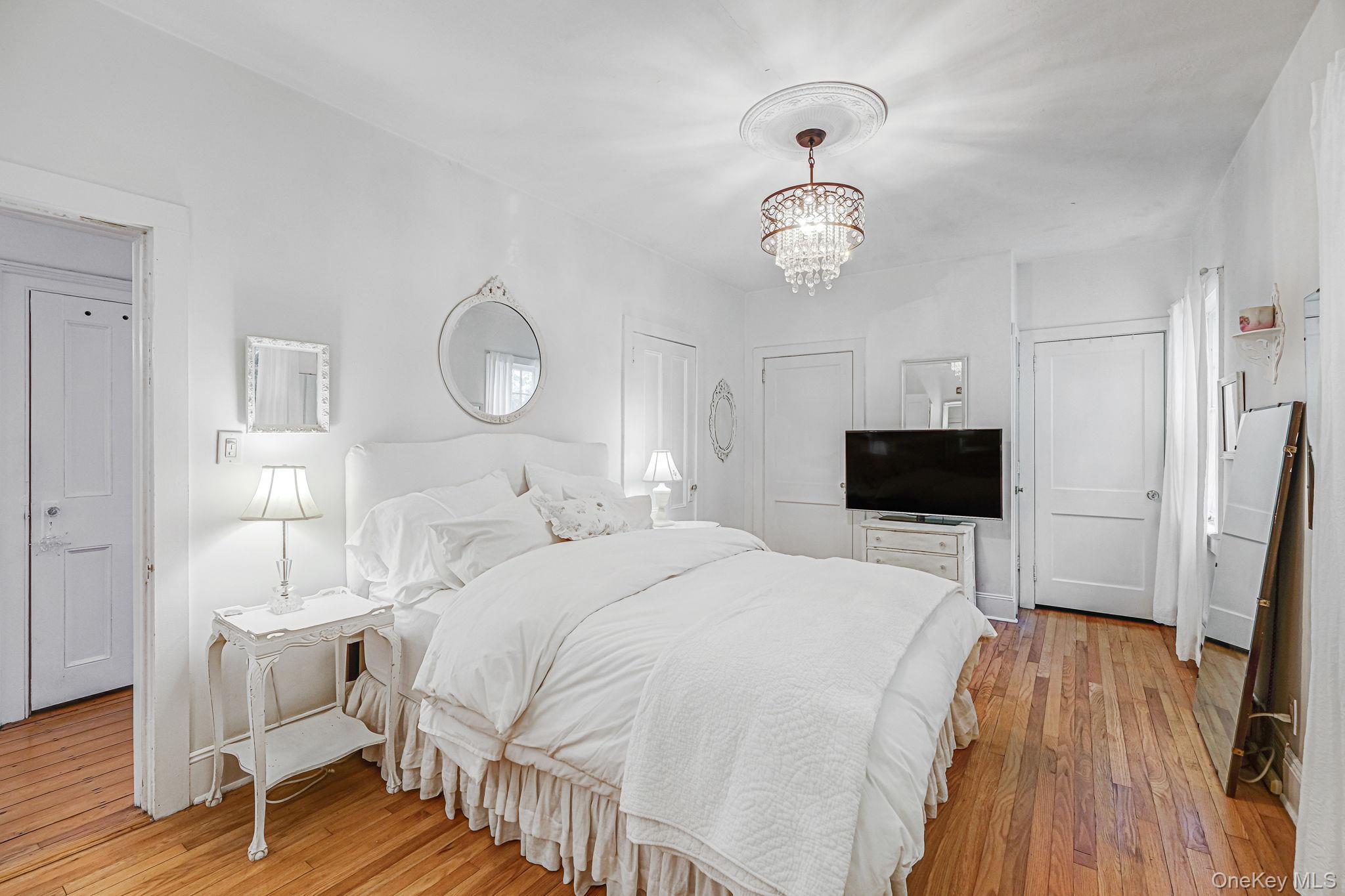 #17 photo, 45 Shore Road, East Setauket , NY 11733