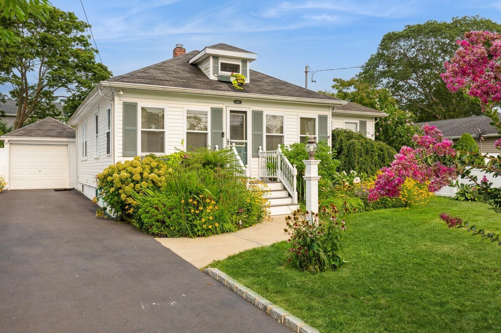 #1 photo, 109 Roosevelt Avenue, サフォーク郡 Sayville , NY 11782