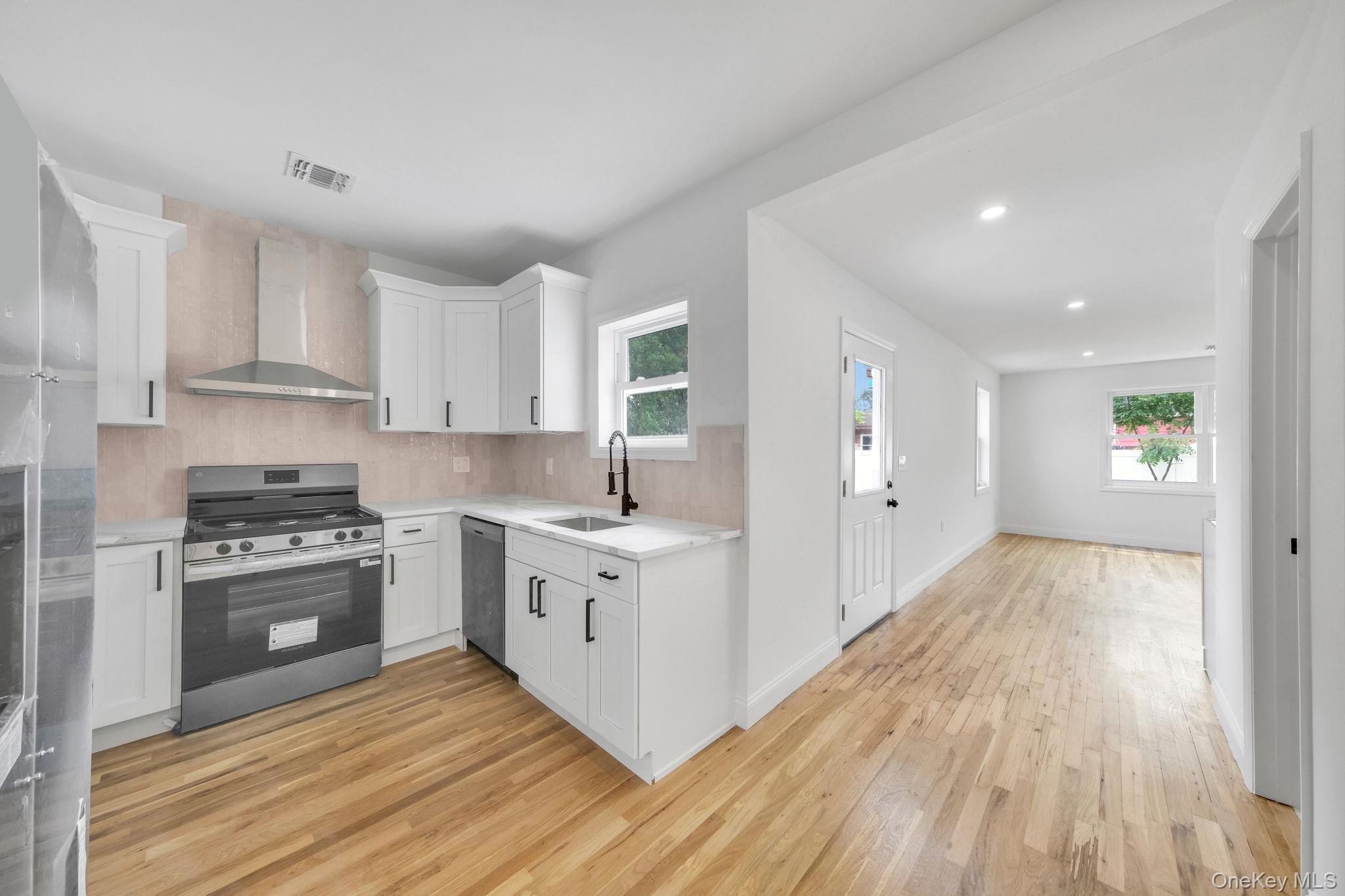 #19 photo, 12 E Chestnut Street, Central Islip , NY 11722